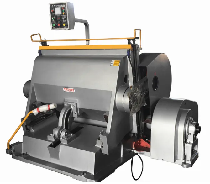 Locēšanas un griešanas mašīna